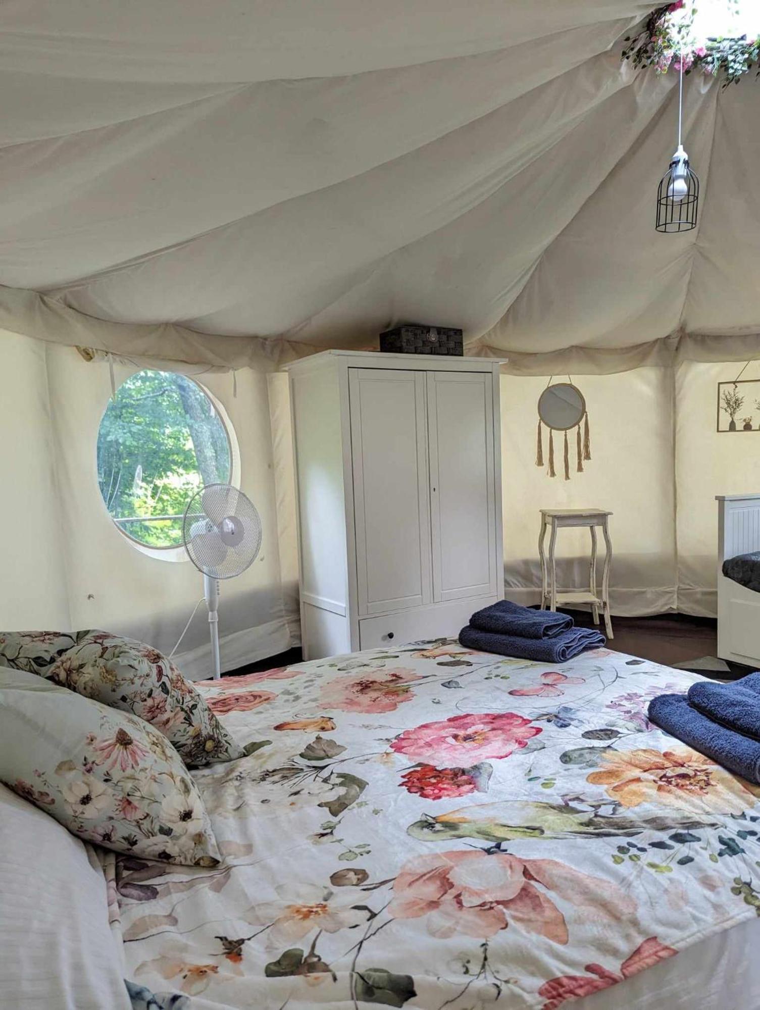 Luxury Glamping @Moulin Des Forges Hotell Moutier-Malcard Eksteriør bilde